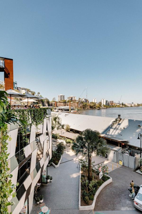 Crystalbrook Vincent Hotel Brisbane Exterior foto View of the Brisbane River from the RiverLife complex