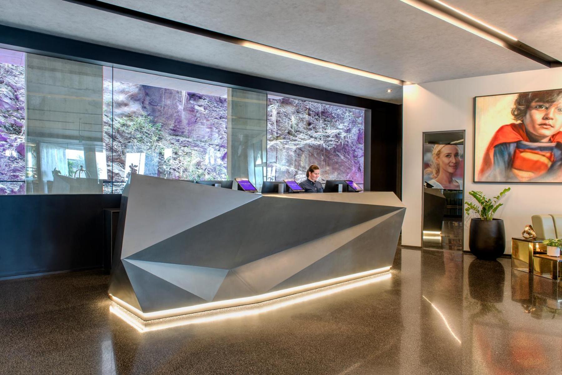 Crystalbrook Vincent Hotel Brisbane Exterior foto Reception desk at the headquarters of the company in Madrid