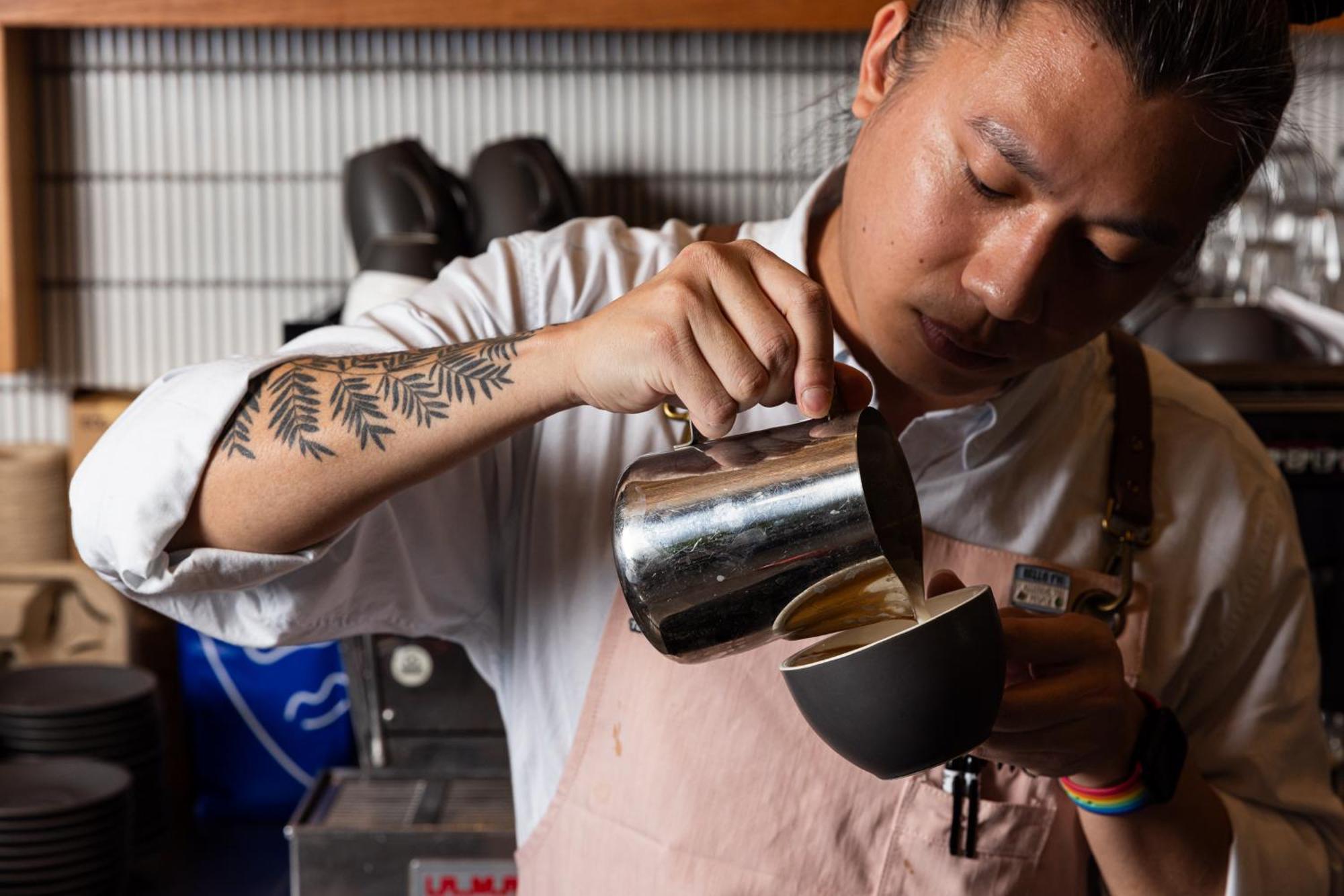 Crystalbrook Vincent Hotel Brisbane Exterior foto A barista making a latte